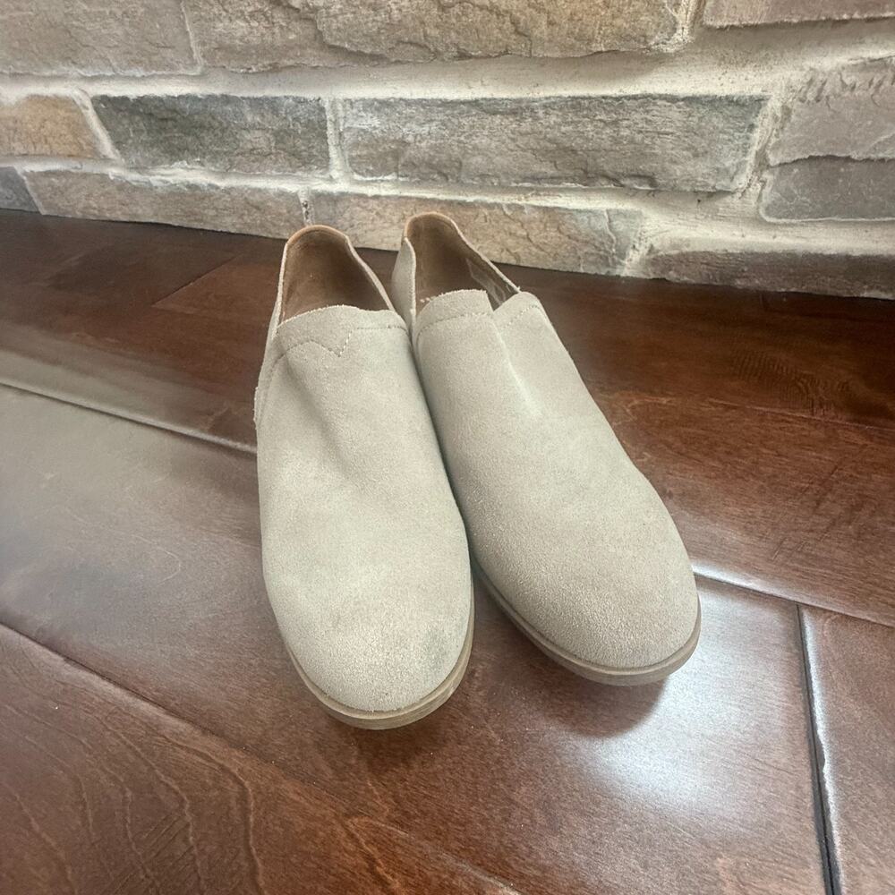 TOMS Women’s Shaye Booties 8.5 Suede Sand Beige Low Heel Slip-On Ankle Shoes - Picture 2 of 9